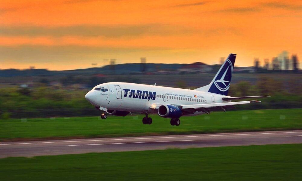 Avioanele TAROM, din ce în ce mai goale. Compania a primit ajutor de stat, dar încă mai are nevoie de bani