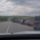 (Video) Oameni blocați în mașini de armata rusă! Aceștia sunt ținuți fără apă și fără mâncare