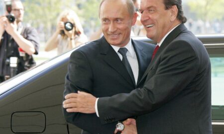 Gerhard Schroeder și Putin - sursa foto - hotnews.ro