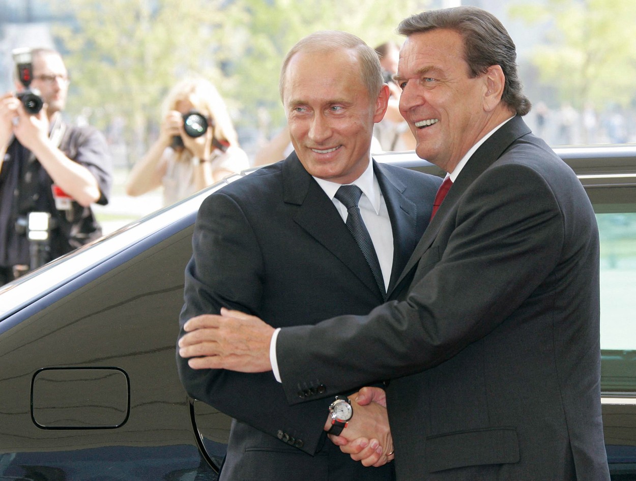 Gerhard Schroeder și Putin - sursa foto - hotnews.ro