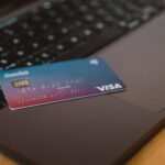 card-bancar-revolut-sursa-foto-unsplash.com