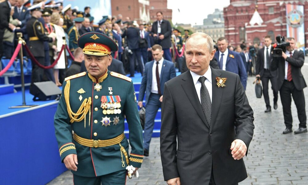 Putin înjurat de oamenii lui! Doi ofițeri ruși au fost surprinși când îi criticau deciziile superiorului