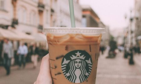 Starbucks - sursa foto - replicaonline.ro