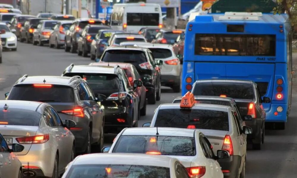 România reintroduce taxa auto pe poluare. Milioane de șoferi vor fi afectați