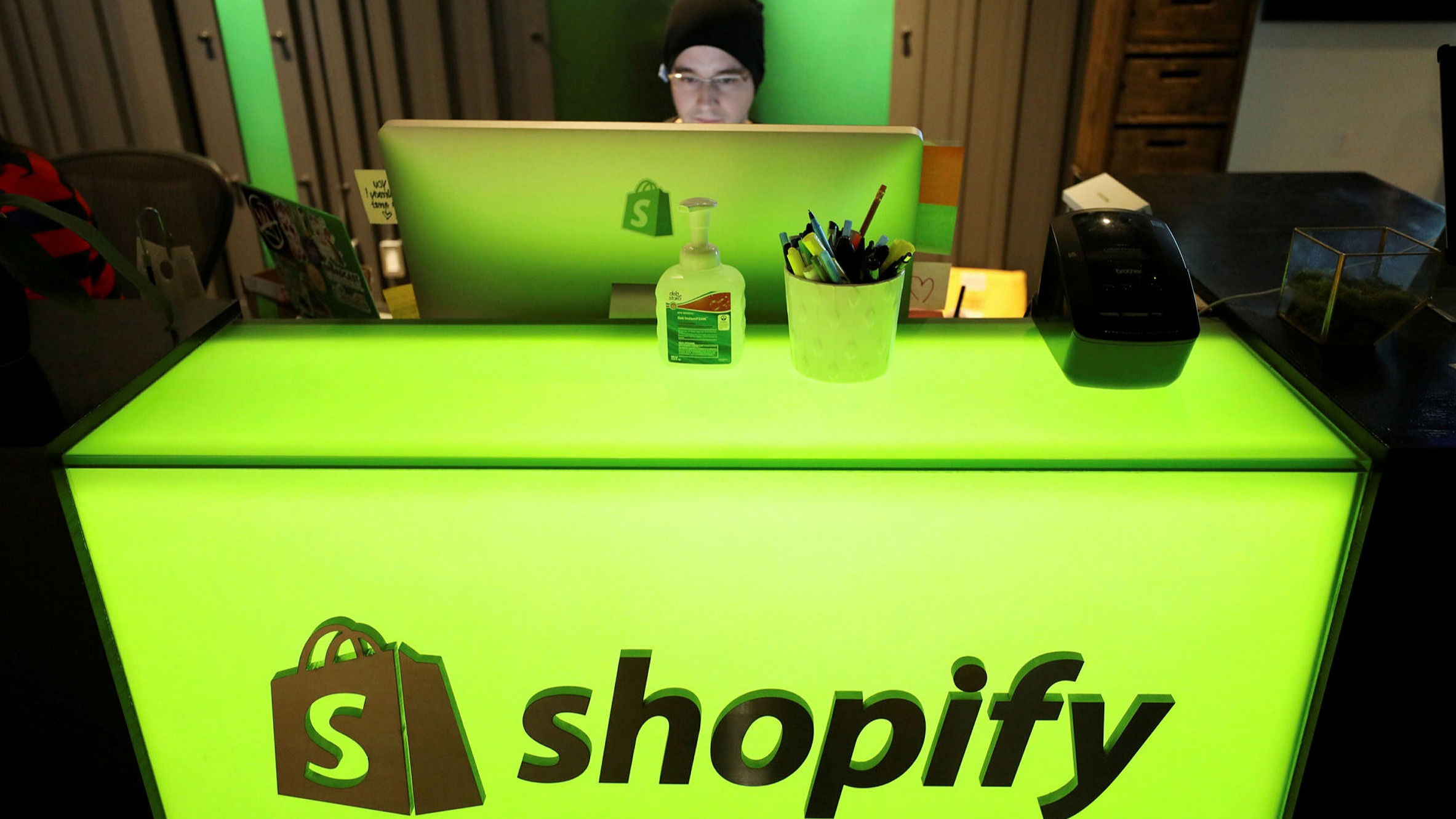 Compania canadiană Shopify reduce 10% din forța de muncă, pe fondul încetinirii cumpărăturilor online