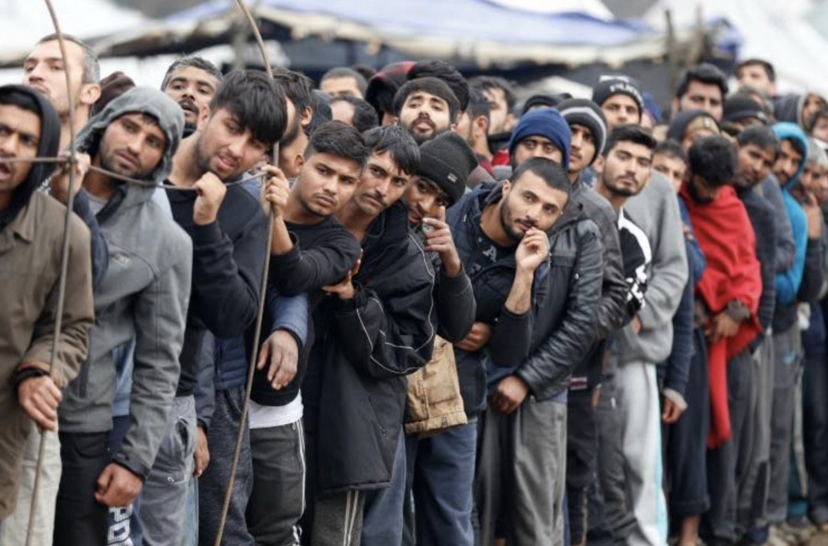 Trecerile de migranți spre Marea Britanie au atins un nou record