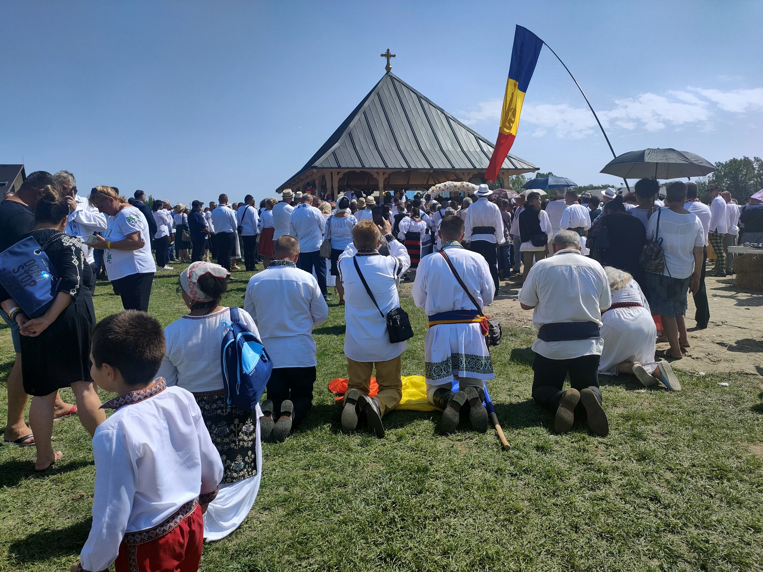 În timpul cununiei religioase Sursă foto: Infofinanciar.ro