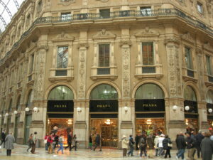 Prada își vinde 20% din acțiuni la bursa din Milano! Speră să obțină un miliard de euro