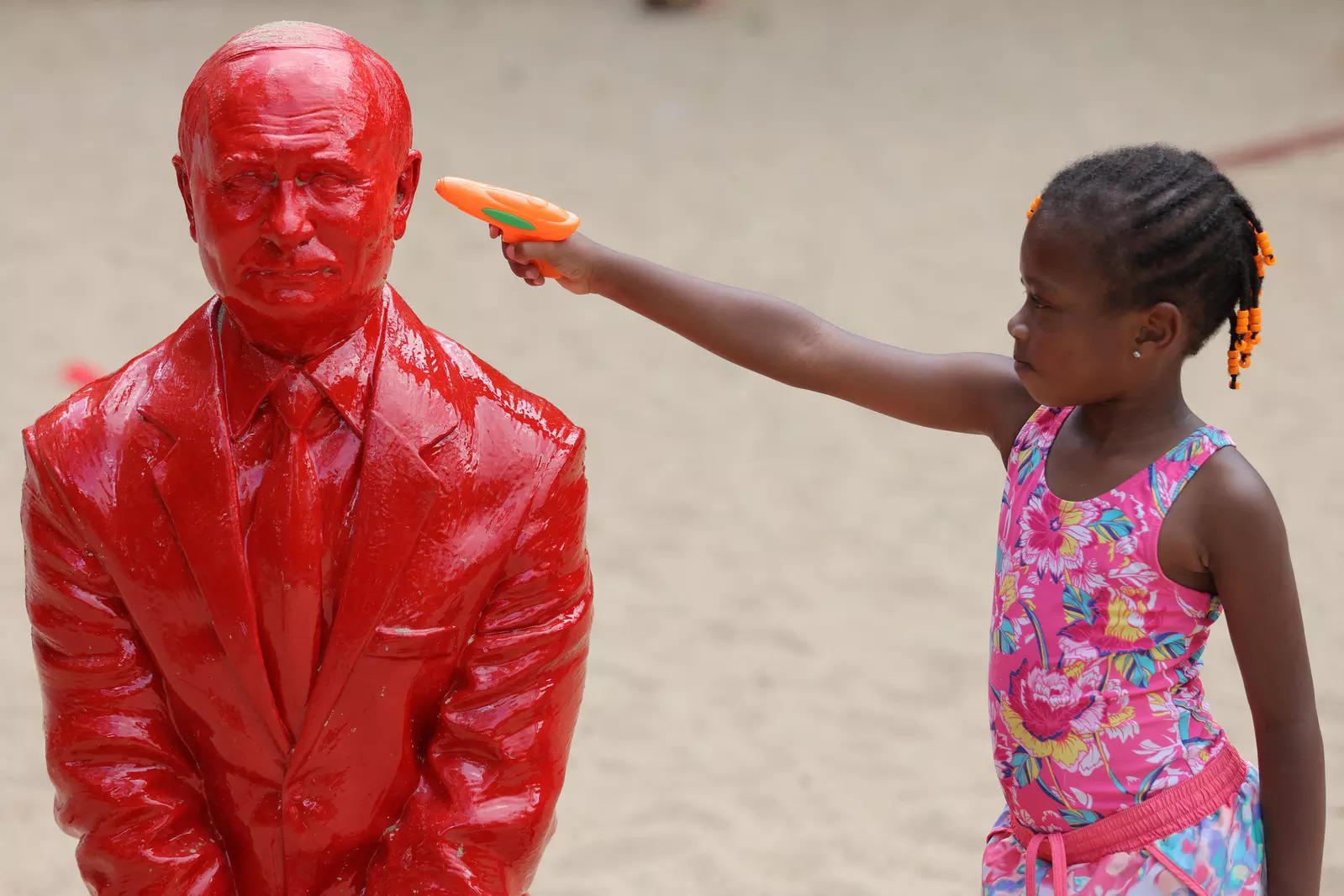 russian-president-vladimir-putins-statue