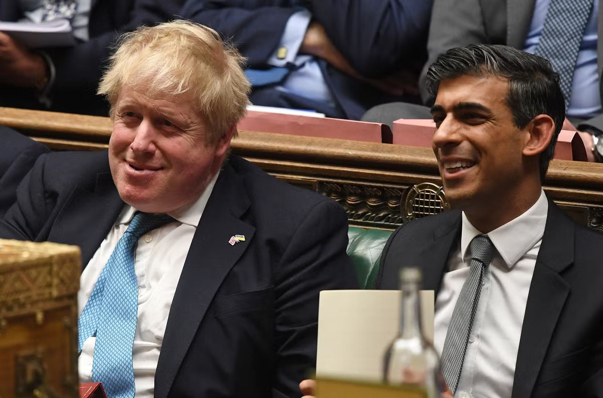 Boris Johnson și Rishi Sunak, sursă foto In-cyprus.philnews.com