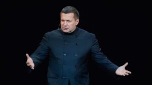 Propagandistul lui Putin, confruntat în direct! Fost politician: „Este obscen să bombardezi orașe pașnice!”