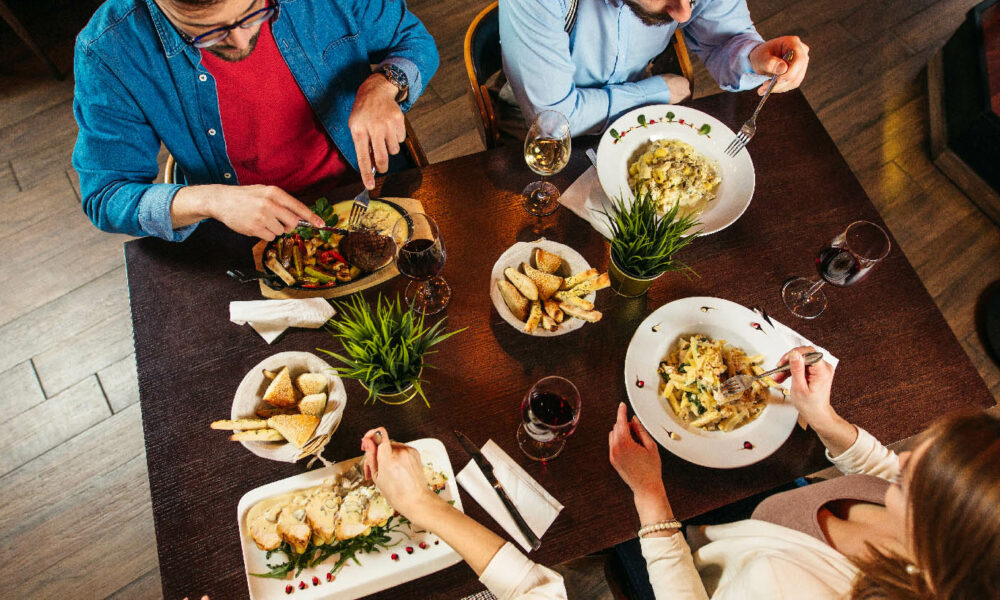 Visezi să mănânci la un restaurant cu stele Michelin? Iată care sunt cele mai accesibile locuri pentru a face acest lucru