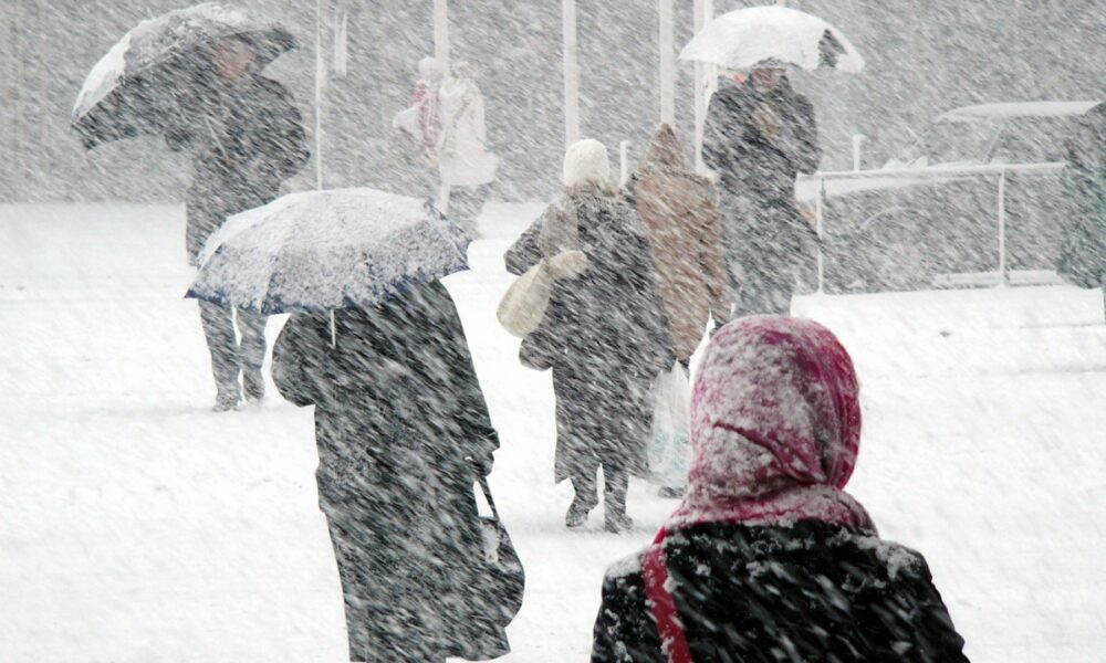 Atenționare meteo. Mai multe județe se află sub cod galben de ninsori și ger