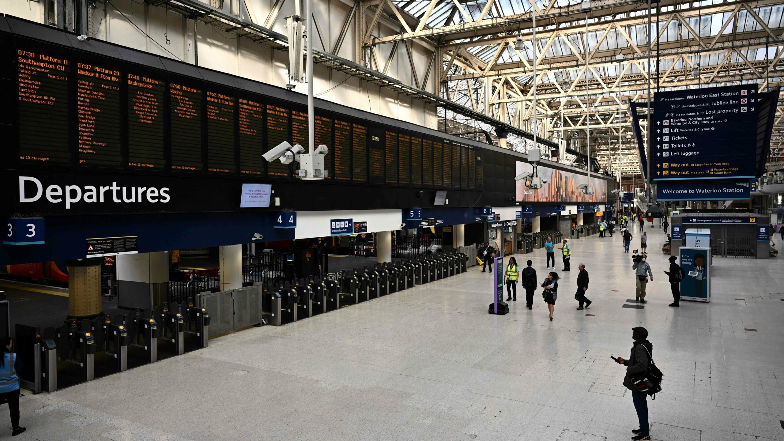BBC: Greve în industria feroviară a Marii Britanii! Mecanicii de locomotivă ies în stradă în urma unei dispute salariale