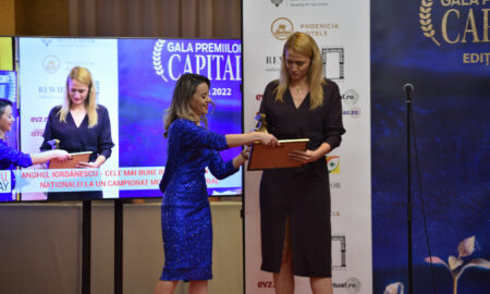 Camelia Potec, primind premiul Capital pentru Organizarea primului campionat european de natație în România (sursă foto: Cristian Velea)