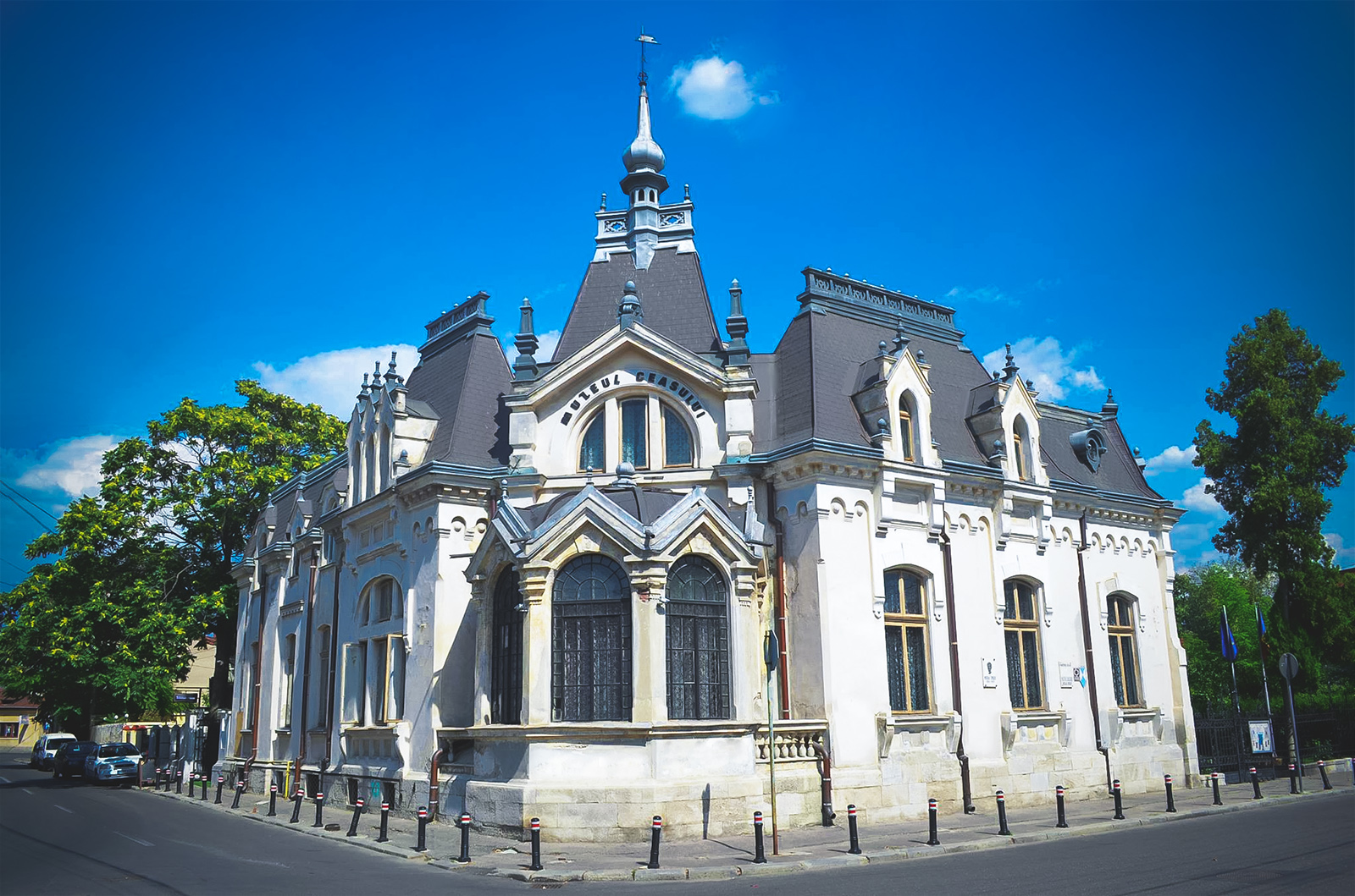 Casa lui Luca Elefterescu, actual Muzeul Ceasului, Sursa foto BookTes