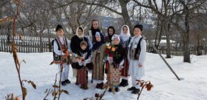 Copii care merg cu Sorcova Sursa foto Ziarul de Vrancea