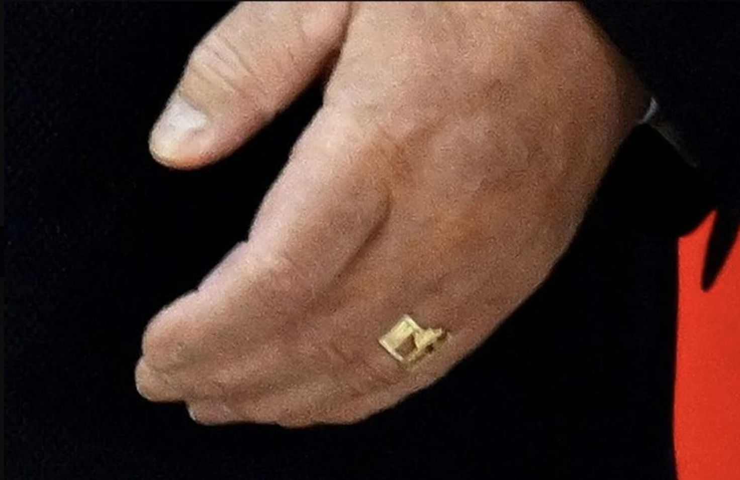 Lukashenko purtând inelul, sursă foto The Insider