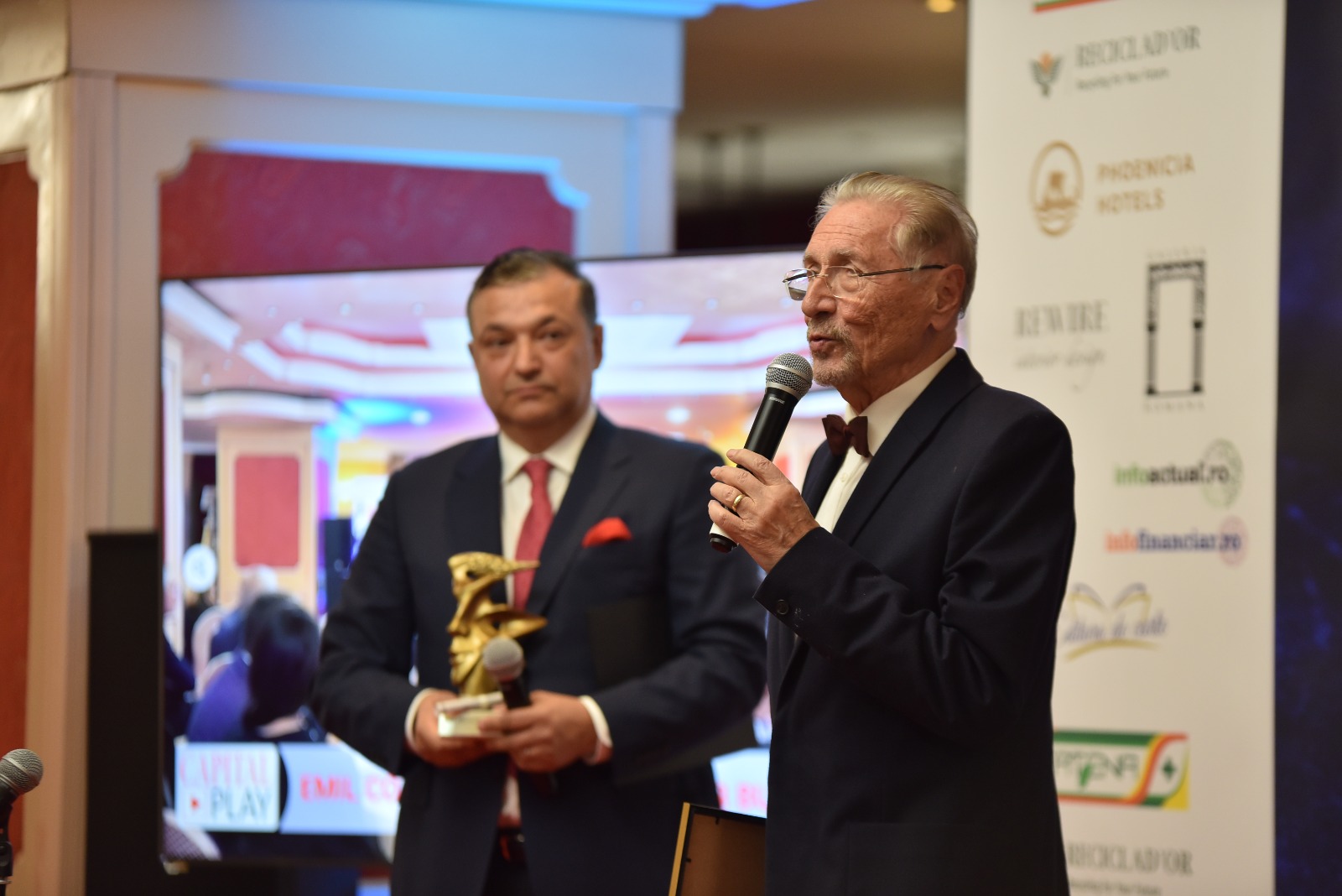 Președintele Emil Constantinescu, la Gala Premiilor Capital: „Un manager bun reușește să facă performant grupul, țara, sistemul, un lider bun o schimbă”