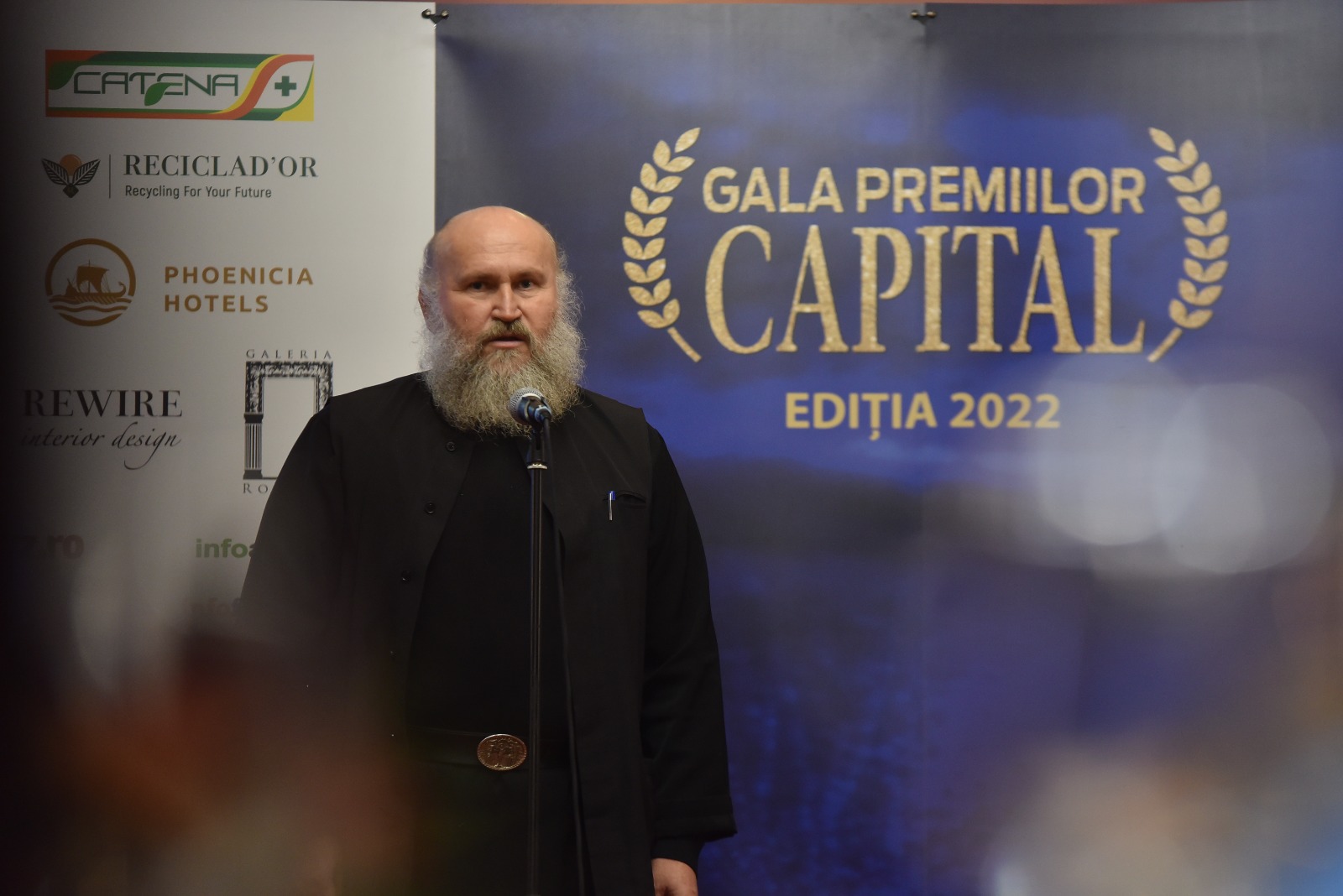 Părintele Arhimandrit Iustin Miron, premiat la Gala 30 de ani de Capital: „Suntem țara cu cei mai mulți călugări”