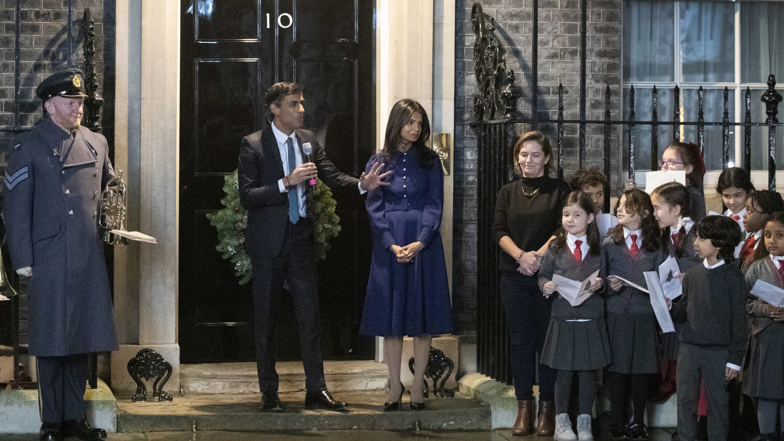 Sărbătorile, un miracol pentru refugiații din Ucraina! Zeci de familii se alătură la iluminatul de Crăciun de pe Downing Street