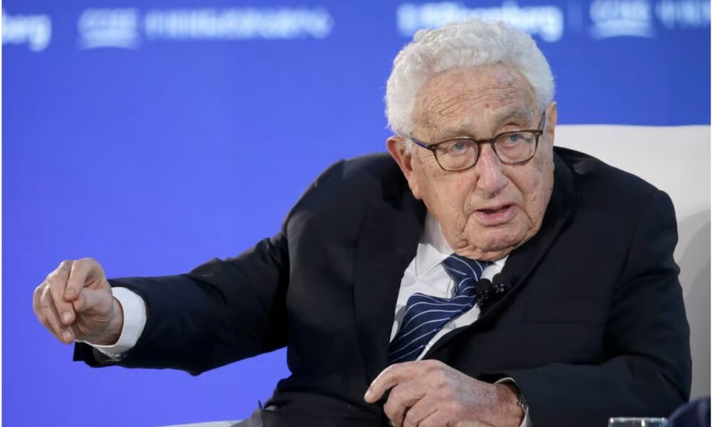 Se repară relațiile între SUA și China. Kissinger, primit la Beijing de ministrul chinez al Apărării