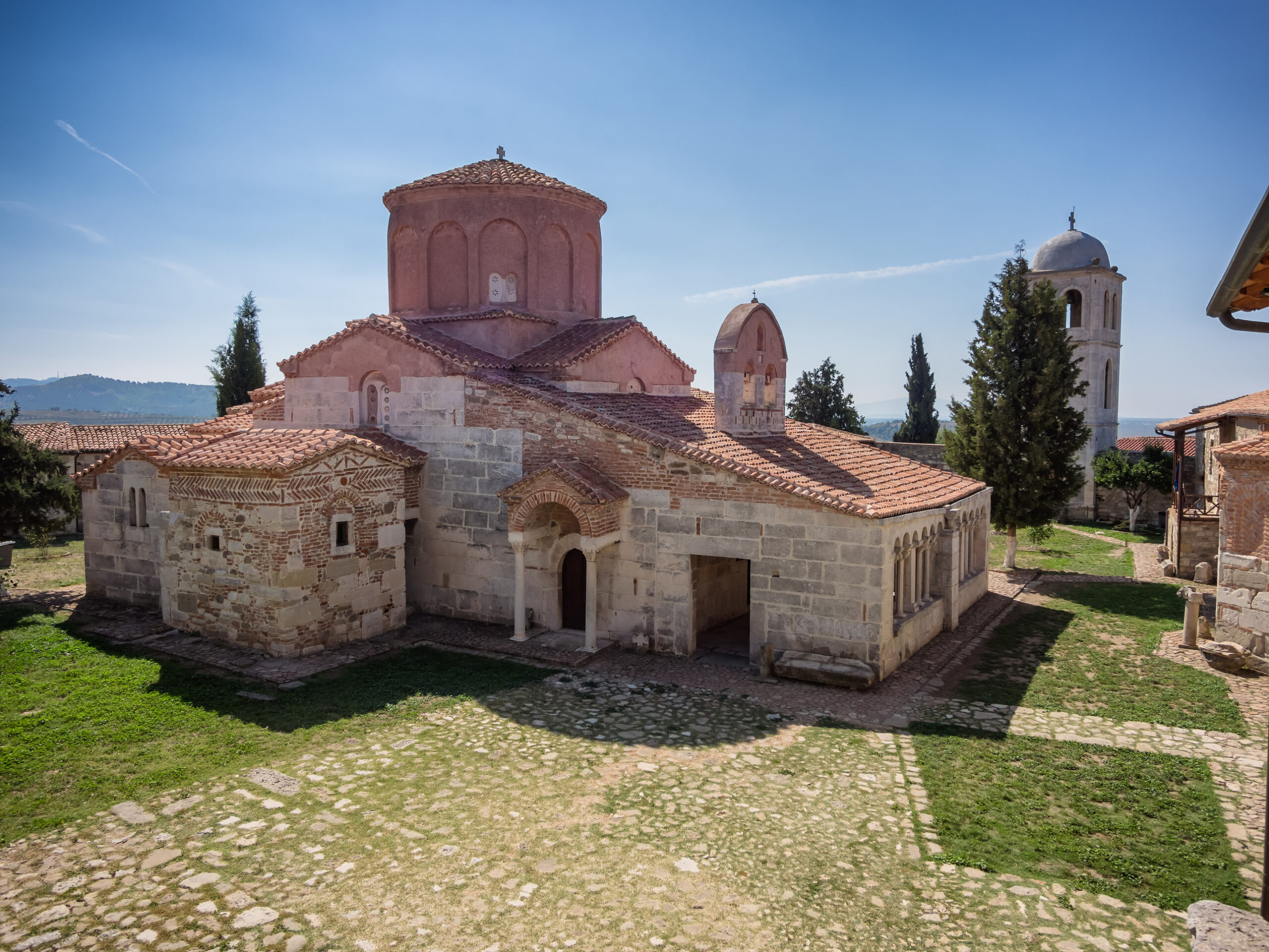 sursă foto:dreamstime.com; Mănăstire în orașul antic Apollonia din Albania