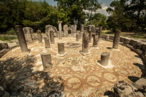 sursă foto: dreamstime.com; Faimoasa așezare romană situată în orașul arheologic Butrint din Albania