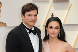 Ashton Kutcher și Mila Kunis Sursa foto dreamstime.com