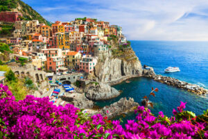 Frumosul sat Manarola, Cinque Terre, Liguria, Italia.Sursă foto: Dreamstime