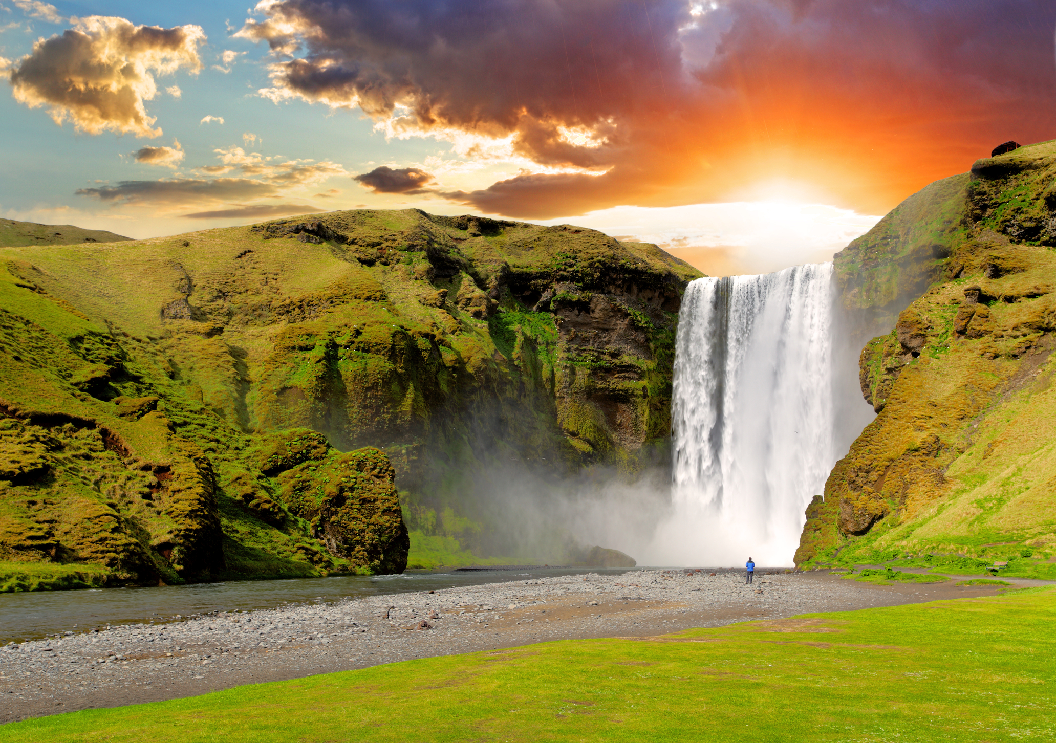 Cascada Skogafoss din Islanda, Sursa foto: dreamstime.com