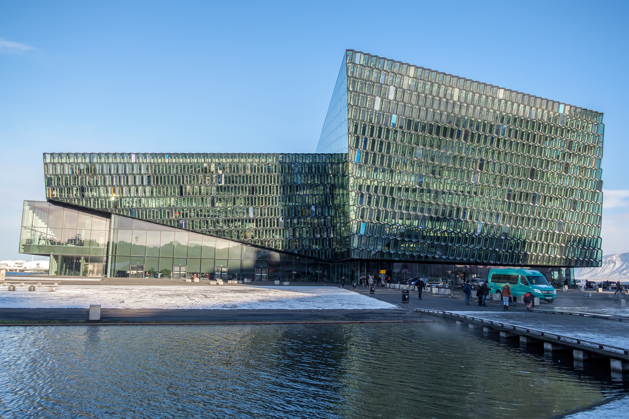 Vedere exterioară a sălii de concerte Harpa din Reykjavik, Islanda, Sursa foto: dreamstime.com