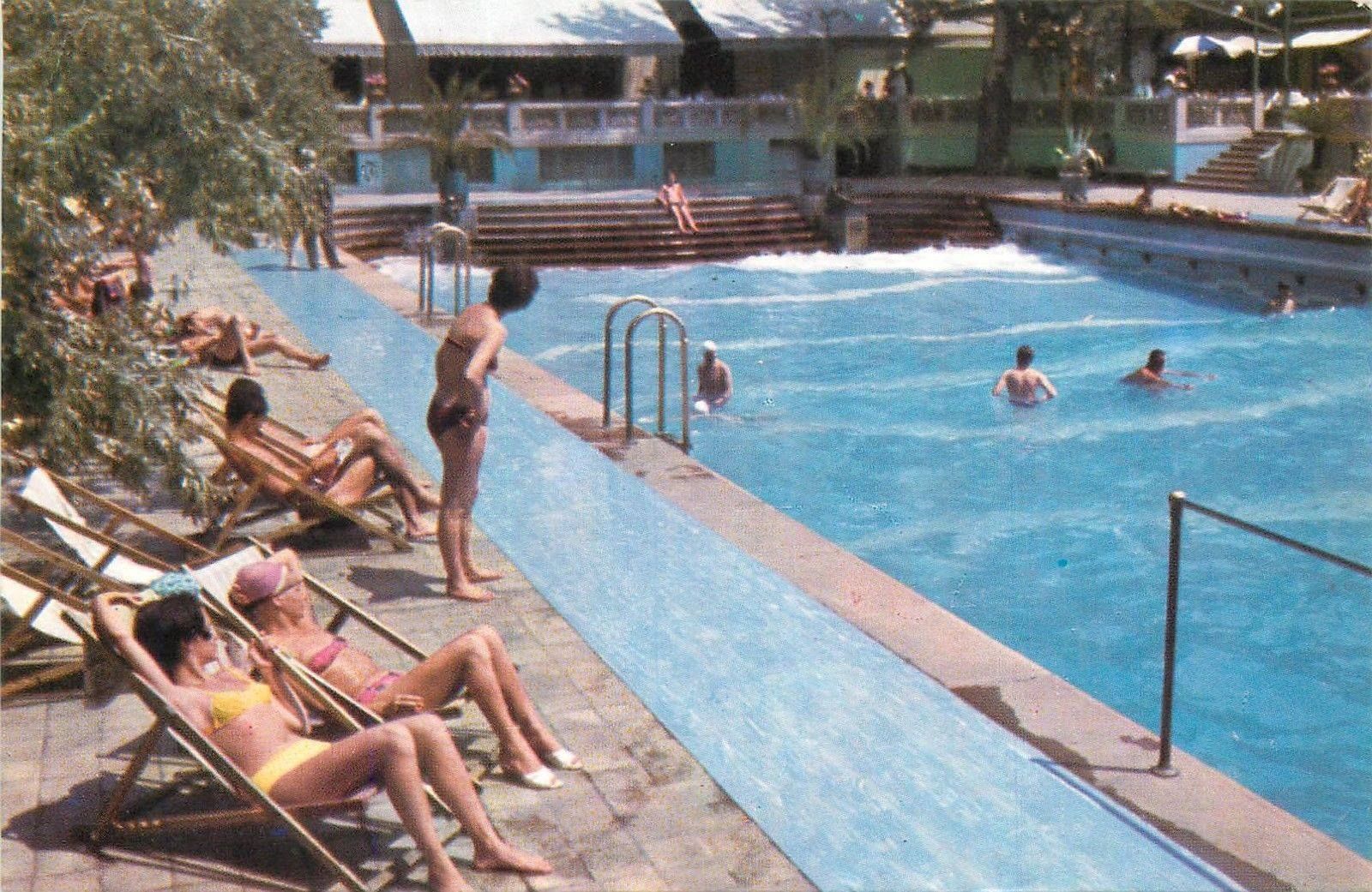 Vedere de la piscina Hotelului Lido din București, anii 1940 (sursă foto - Pinterest)