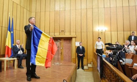 Klaus Iohannis Drapel Sursă foto News.ro