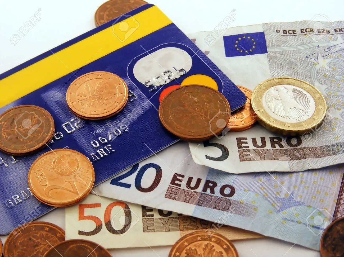 UE pune piciorul în prag! Plățile în numerar de peste 10.000 de euro, interzise