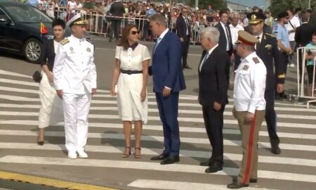 Carmen Iohannis, tinuta de ziua Marinei, sursa foto: turnulsfatului.ro