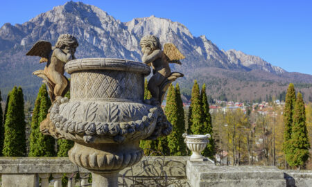 Castelul Cantacuzino este una dintre cele mai vizitate obiective turistice din zona de munte din România (sursă foto: dreamstime)