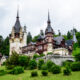 Castelul Peleș din Sinaia este unul dintre cele mai populare destinații turistice din zonele muntoase ale României (sursă foto: dreamstime.com)