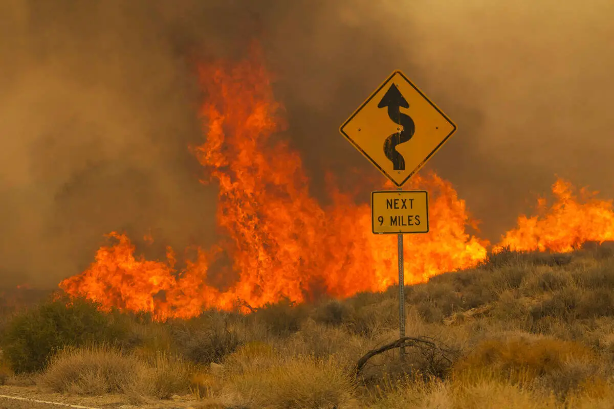 SUA se confruntă cu „tornade de foc”