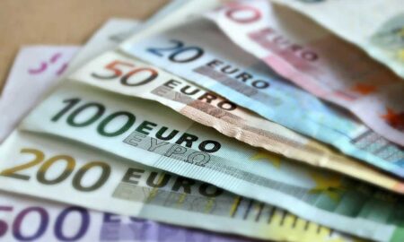 Euro sare de 5 lei la cursul BNR (sursă foto: cancan.ro)