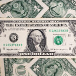 Dolarul își revine de la minimul ultimelor trei săptămâni