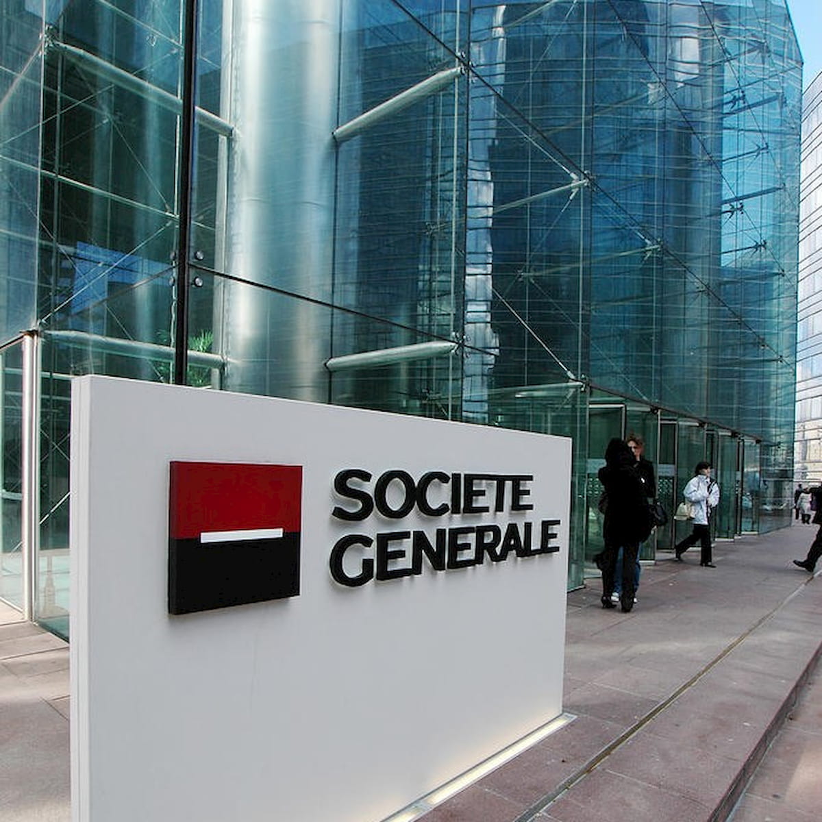 Societe Generale dă afară 900 de angajați