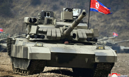 Kim Jong-un dezvăluie și testează un nou tanc de luptă