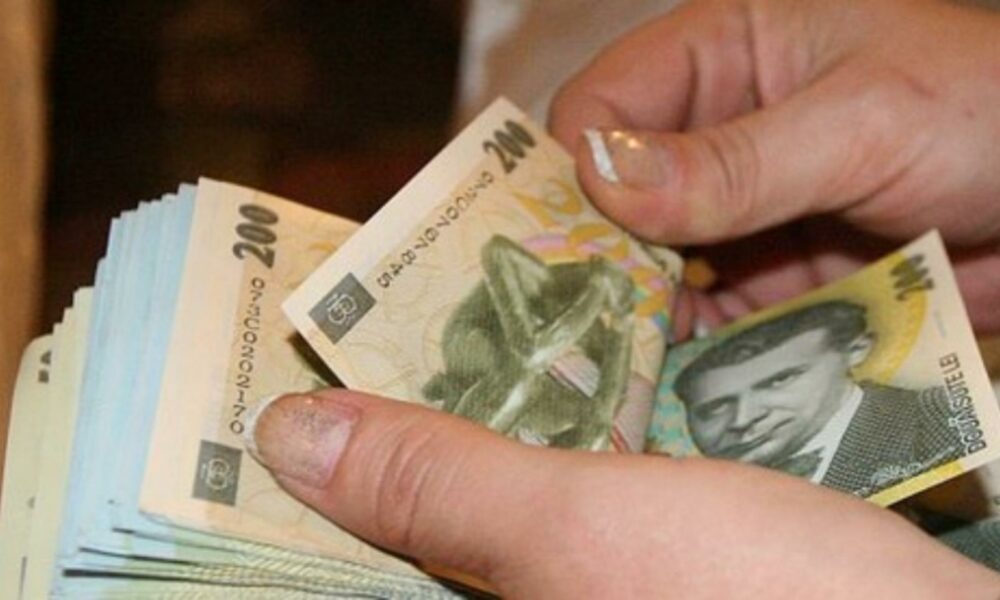 Primă de pensionare de 100.000 euro. Ministrul Fechet declară decizia „halucinantă”