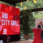 Daniel Mischie, CEO-ul City Grill, la evenimentul aniversar cu ocazia împlinirii a 20 de ani de activitate a grupului pe piața din România (sursă foto: Infofinanciar)