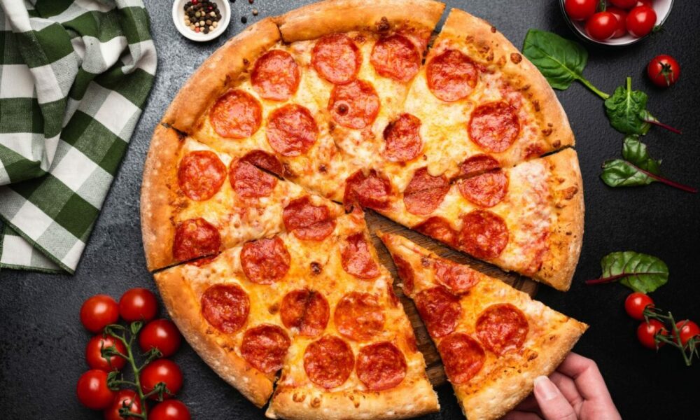 Pizza, interzisă minorilor. Proiect de lege controversat
