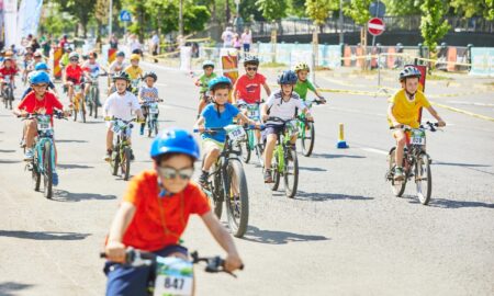 Veselie de ziua copiilor! Cum a fost la parada Micilor Bicicliști West Side