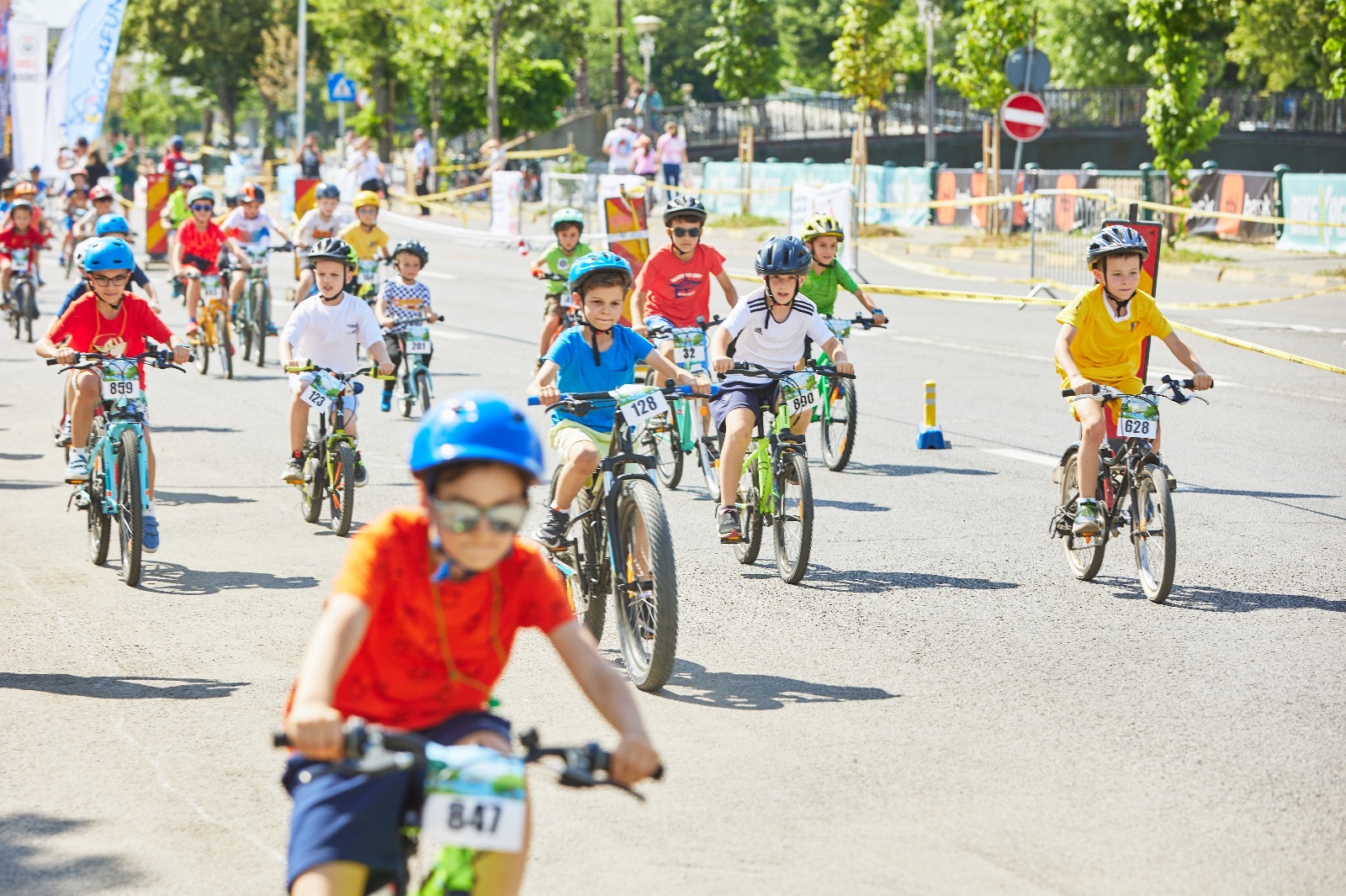 Veselie de ziua copiilor! Cum a fost la parada Micilor Bicicliști West Side