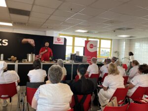 Edenred lansează primele ateliere de educație nutrițională pentru bucătarii din unitățile de învățământ cu cantine