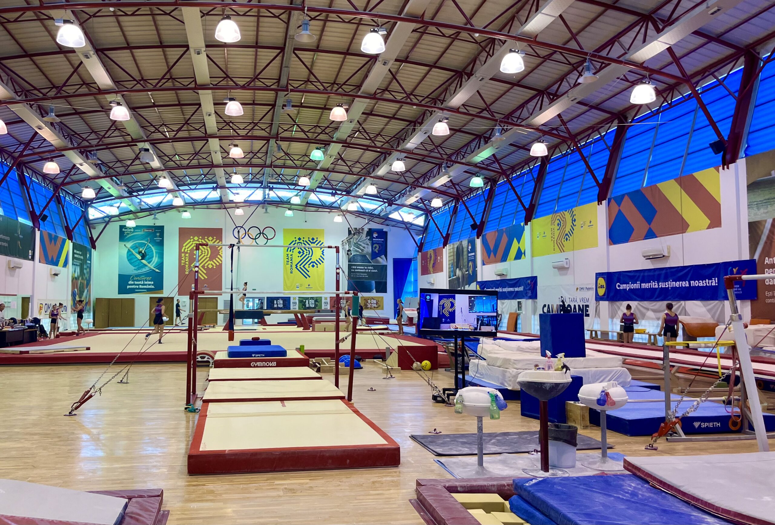 Sala de sport de la Izvorani, județul Ilfov, unde se antrenează tinerele sportive pentru Jocurile Olimpice de la Paris din iulie 2024 (sursă foto: Infofinanciar)